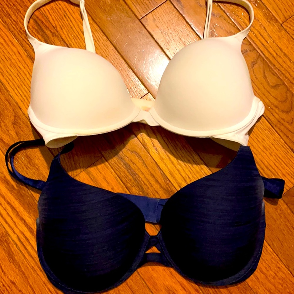 2 Victoria secret bra 34DD bras.